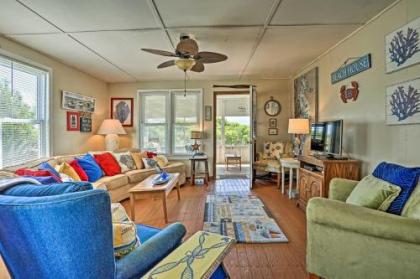 Beachfront Edisto Island Townhome with Screened Porch - image 4