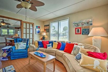 Beachfront Edisto Island Townhome with Screened Porch - image 5