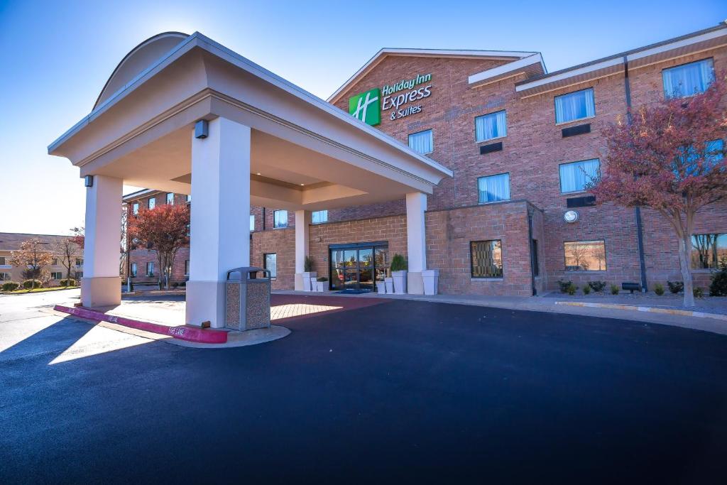 Holiday Inn Express Hotel & Suites Edmond an IHG Hotel - main image