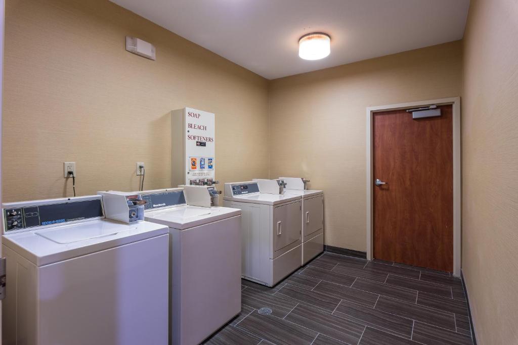 Holiday Inn Express Hotel & Suites Edmond an IHG Hotel - image 2