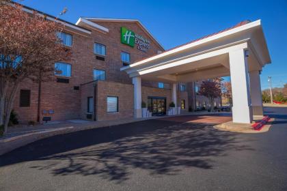 Holiday Inn Express Hotel & Suites Edmond an IHG Hotel - image 3