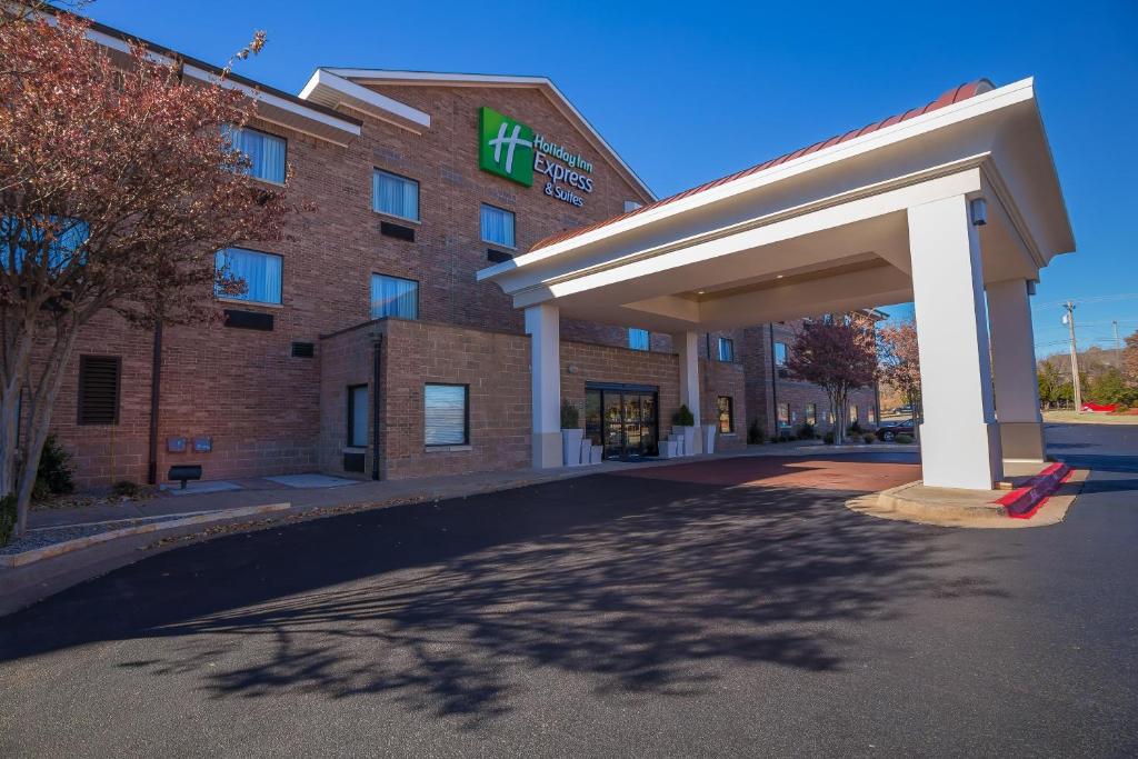 Holiday Inn Express Hotel & Suites Edmond an IHG Hotel - image 3