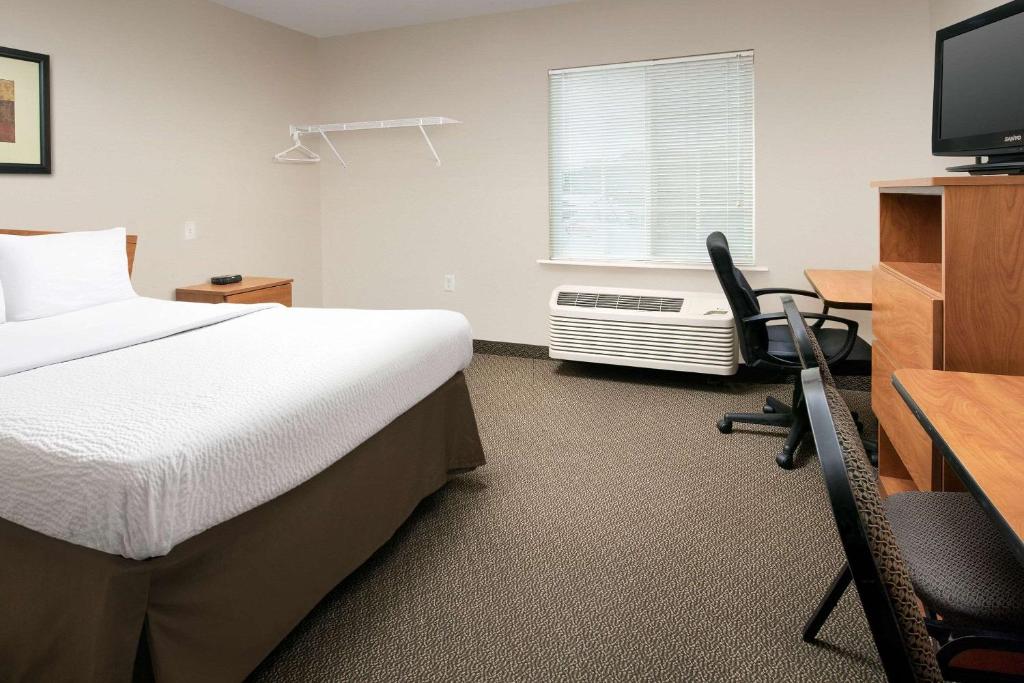 WoodSpring Suites Raleigh Garner - image 7