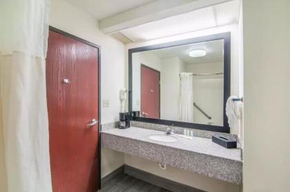 Quality Inn Saraland - image 12