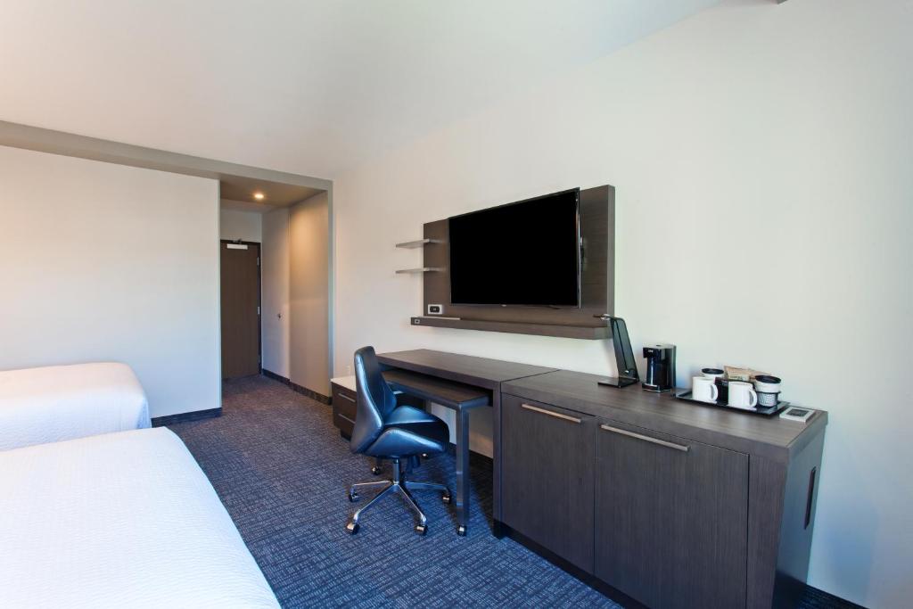 Courtyard by Marriott San Diego El Cajon - image 7