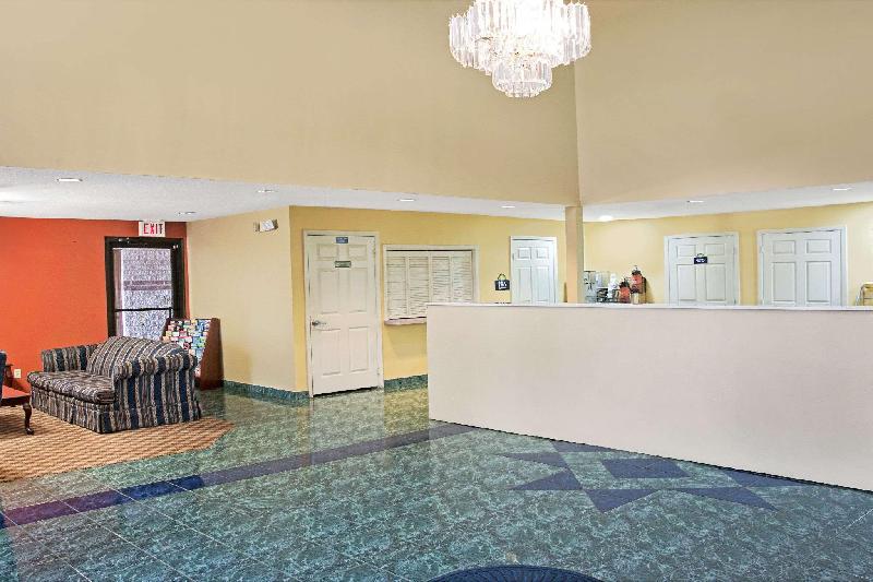 Days Inn by Wyndham El Campo TX - image 3