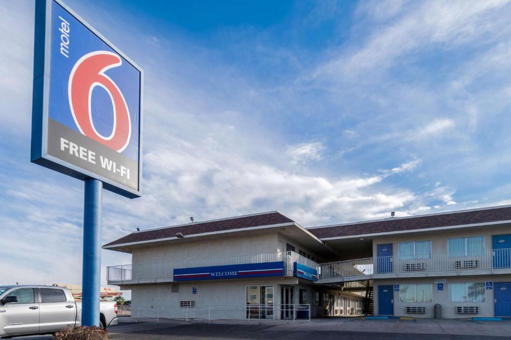 Motel 6-El Centro CA - main image