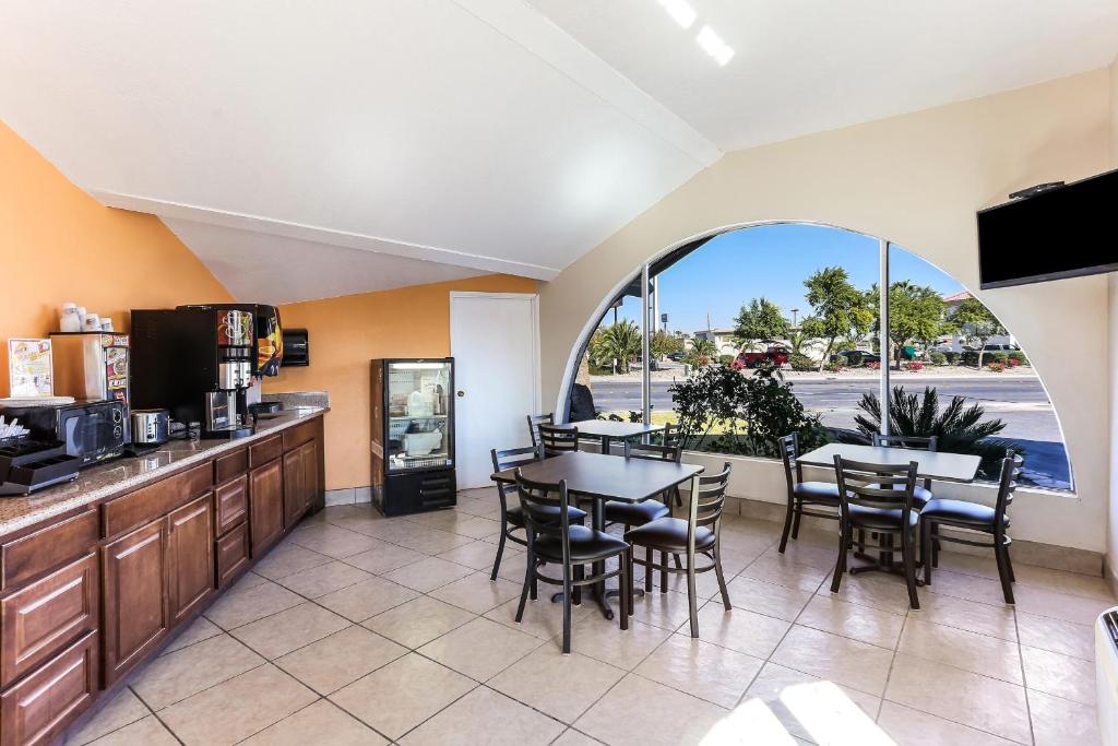 Americas Best Value Inn and Suites El Centro - image 6