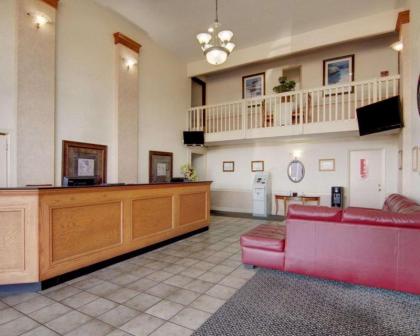 Econo Lodge Conference Center - image 2