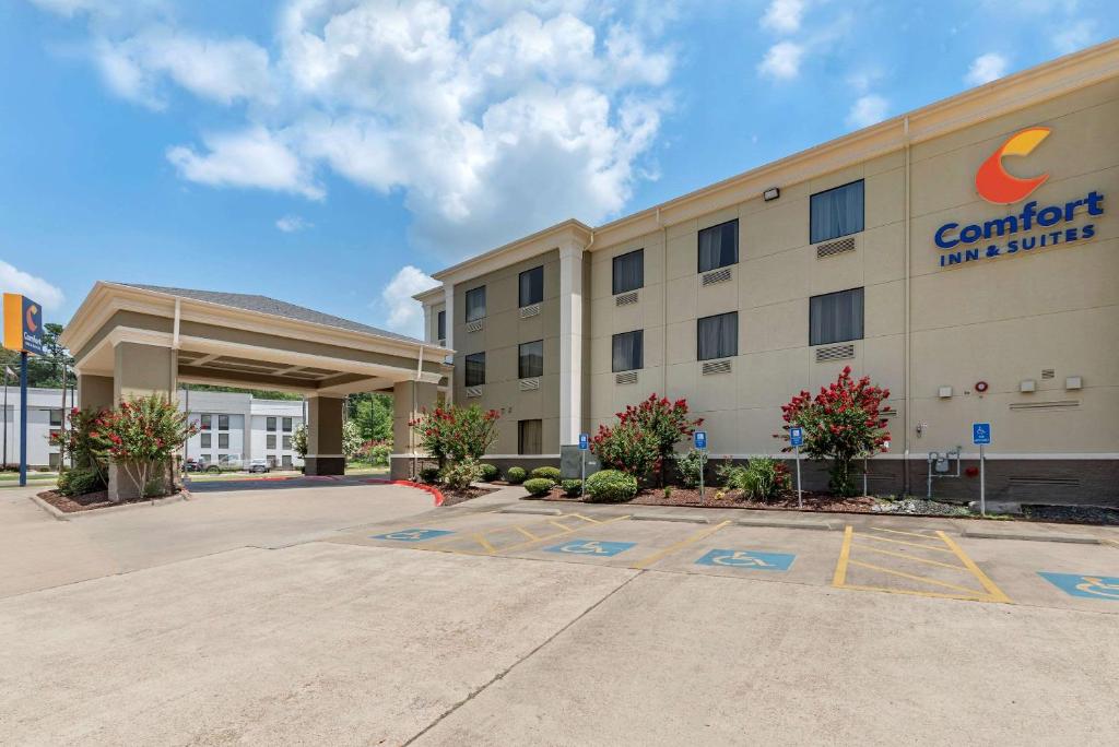 Comfort Inn & Suites El Dorado - main image