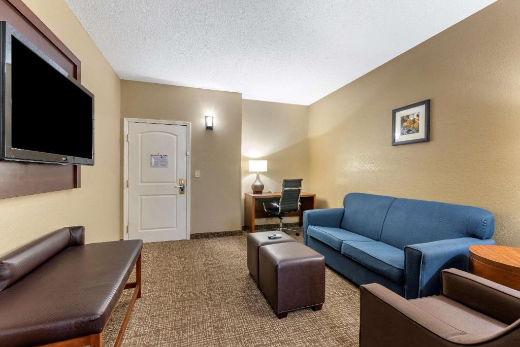 Comfort Inn & Suites El Dorado - image 6