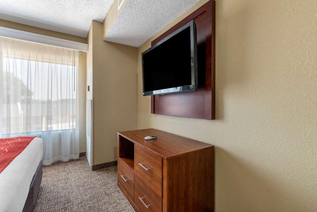 Comfort Inn & Suites El Dorado - image 7