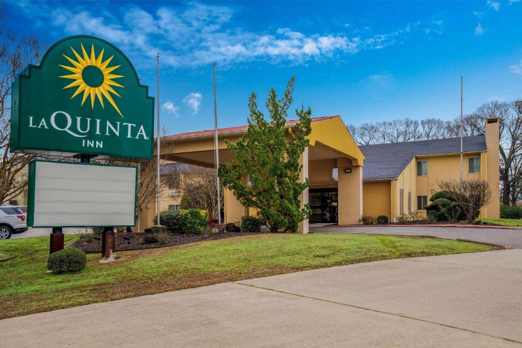 La Quinta Inn by Wyndham El Dorado - main image