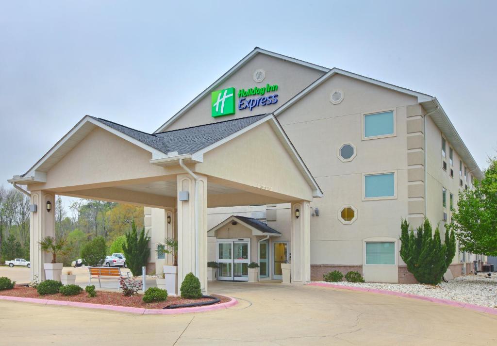 Holiday Inn Express & Suites - El Dorado an IHG Hotel - main image