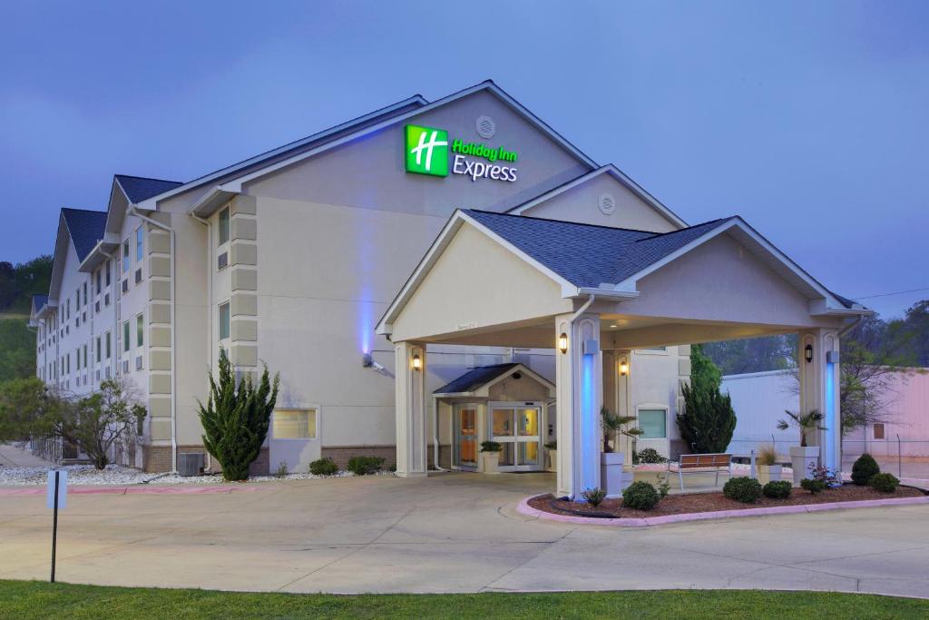 Holiday Inn Express & Suites - El Dorado an IHG Hotel - image 3