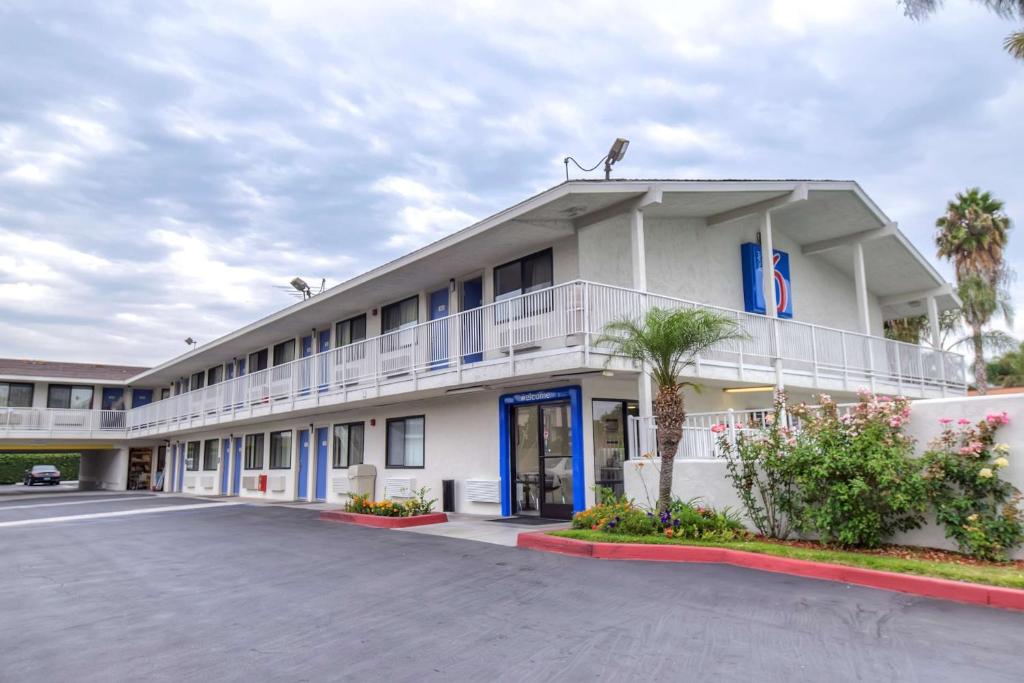 Motel 6-El Monte CA - Los Angeles - image 2