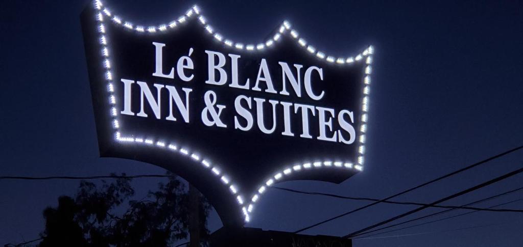 Le Blanc Inn & Suites - image 3