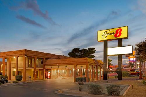 Super 8 by Wyndham El Paso Airport - main image