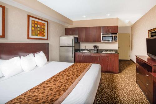 Hawthorn Suites by Wyndham El Paso - image 4