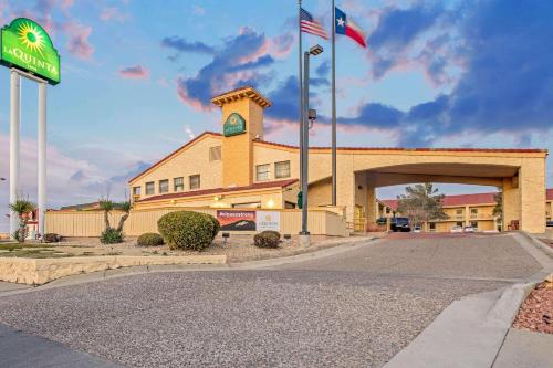 La Quinta Inn by Wyndham El Paso Cielo Vista - image 4