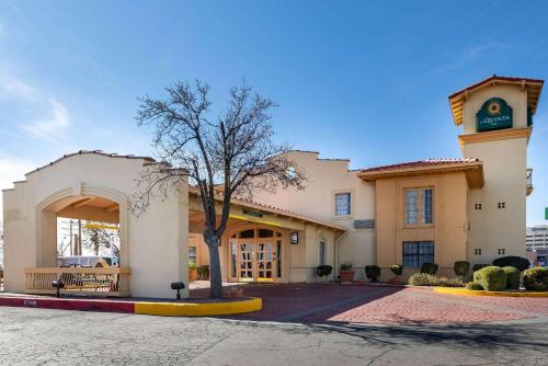 La Quinta Inn by Wyndham El Paso - Airport - image 2