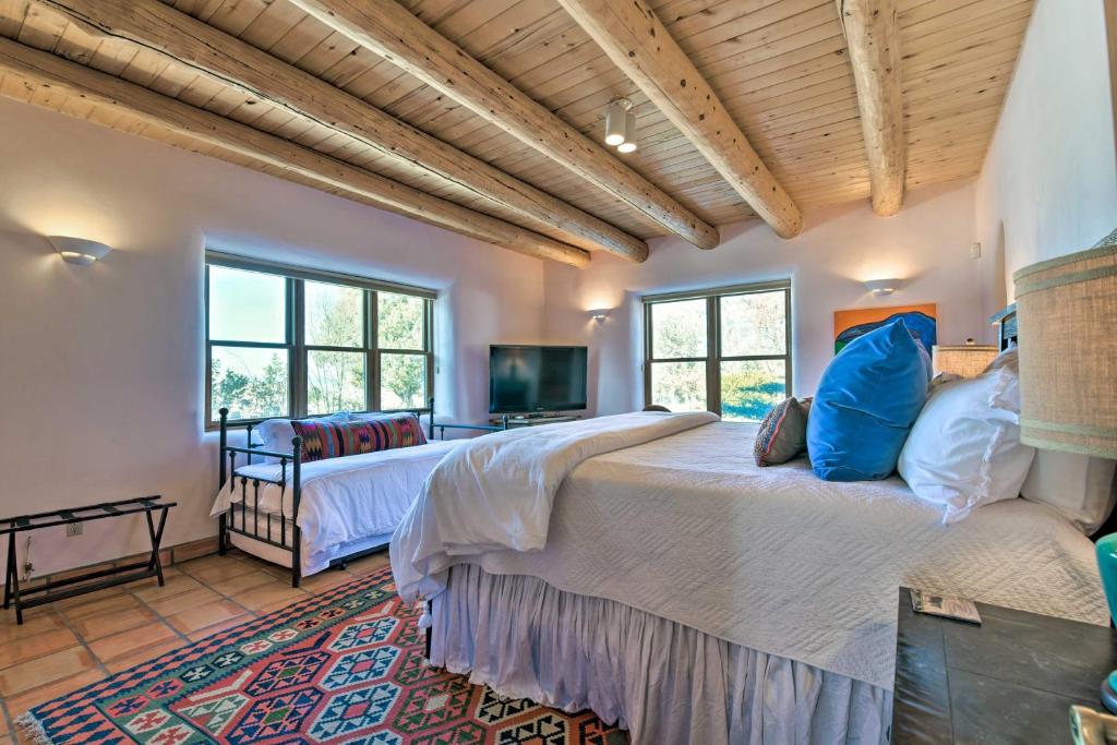 Arroyo Seco Adobe with Hot Tub Near Taos Ski Valley! - image 3