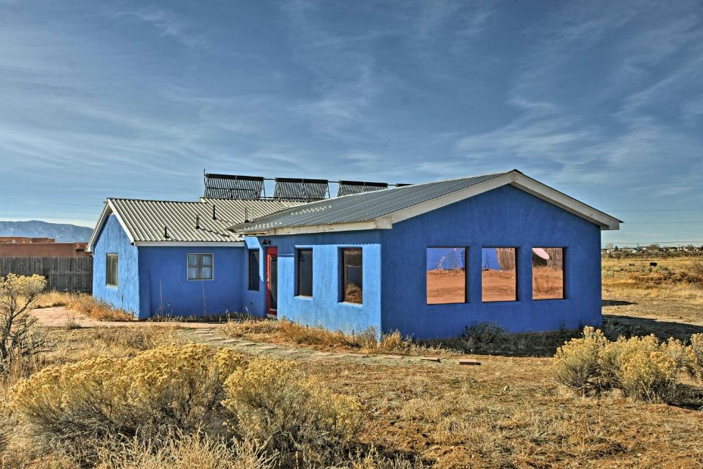 Cozy Blue Adobe with Steam Room 2 Mi from Taos! - image 4