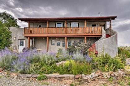 House on 1 half Acres - 30 Mins to Taos Ski Valley! - image 10