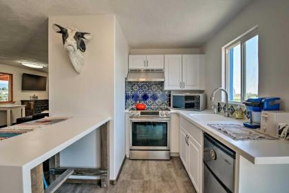 Chic Studio with Grill - 25 Mins to Taos Ski Valley! - image 7