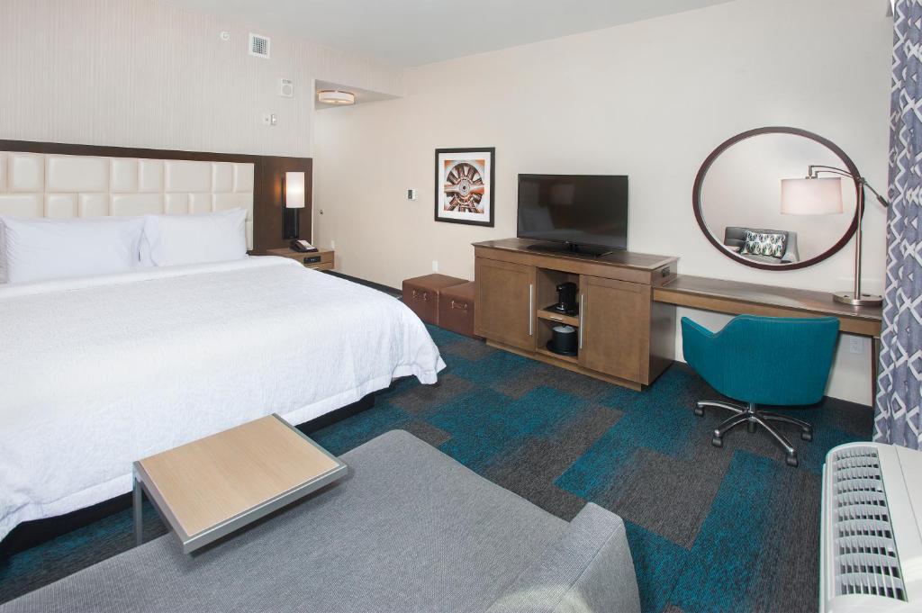 Hampton Inn & Suites LAX El Segundo - image 7