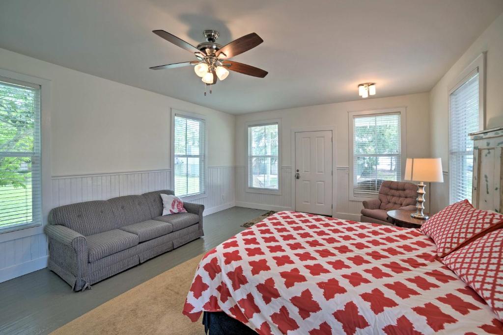 Waterfront Perdido Beach House with Canoes and Kayaks! - image 3