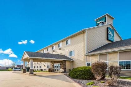 Quality Inn  Suites Eldridge Davenport North