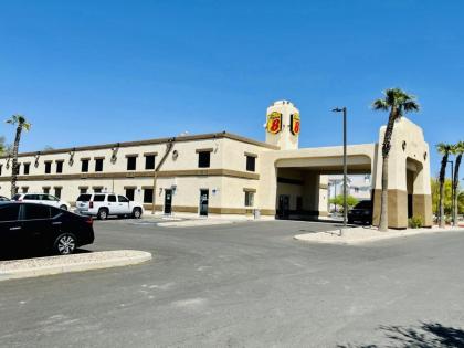 Super 8 by Wyndham Casa Grande - image 15