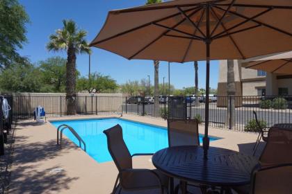 Super 8 by Wyndham Casa Grande - image 9