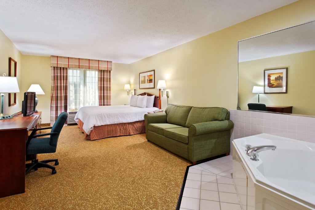 Country Inn & Suites by Radisson Elgin IL - image 7