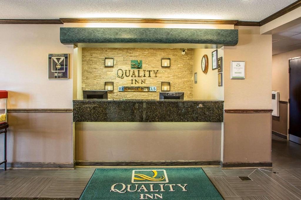 Quality Inn Elgin I-90 - image 3