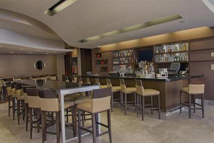 Embassy Suites - Newark Airport - image 5