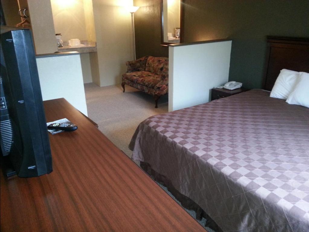 Americourt Hotel and Suites - Elizabethton - image 3