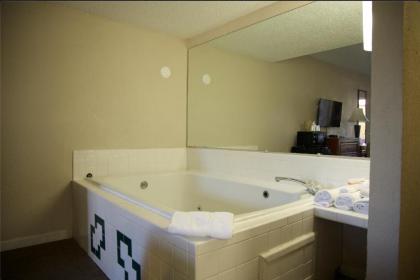 Travelers Inn Elizabethton - image 15