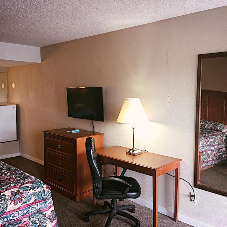 Travelers Inn Elizabethton - image 3