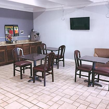 Travelers Inn Elizabethton - image 9