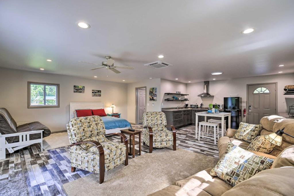 River Suite Elizabethton Studio with Grill! - image 7