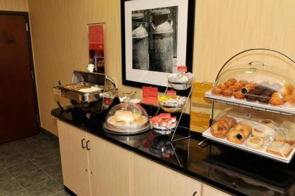 Hampton Inn Elizabethtown - image 11