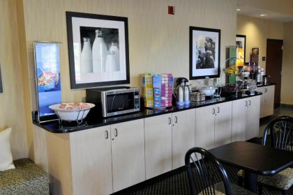 Hampton Inn Elizabethtown - image 8