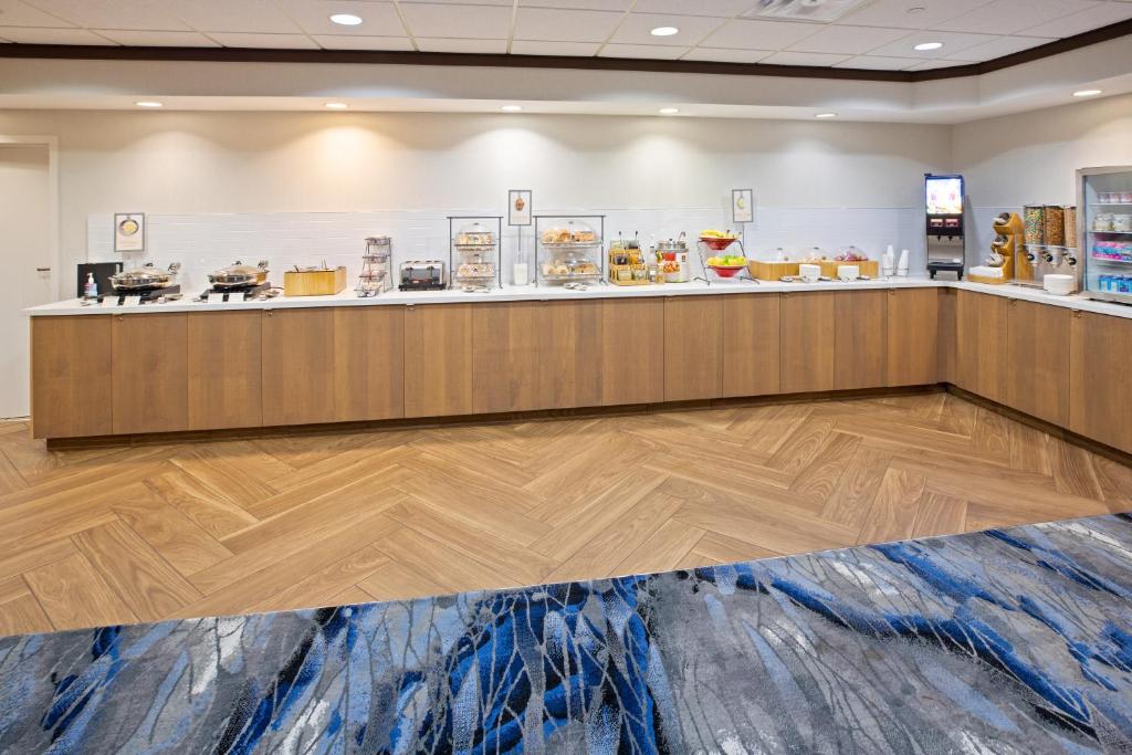 Fairfield Inn & Suites by Marriott Elizabethtown - image 4