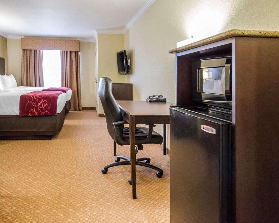 Comfort Suites Elizabethtown - image 6