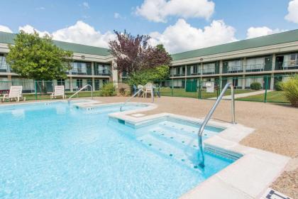 Days Inn by Wyndham Elizabethtown - image 13