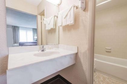 Days Inn by Wyndham Elizabethtown - image 3