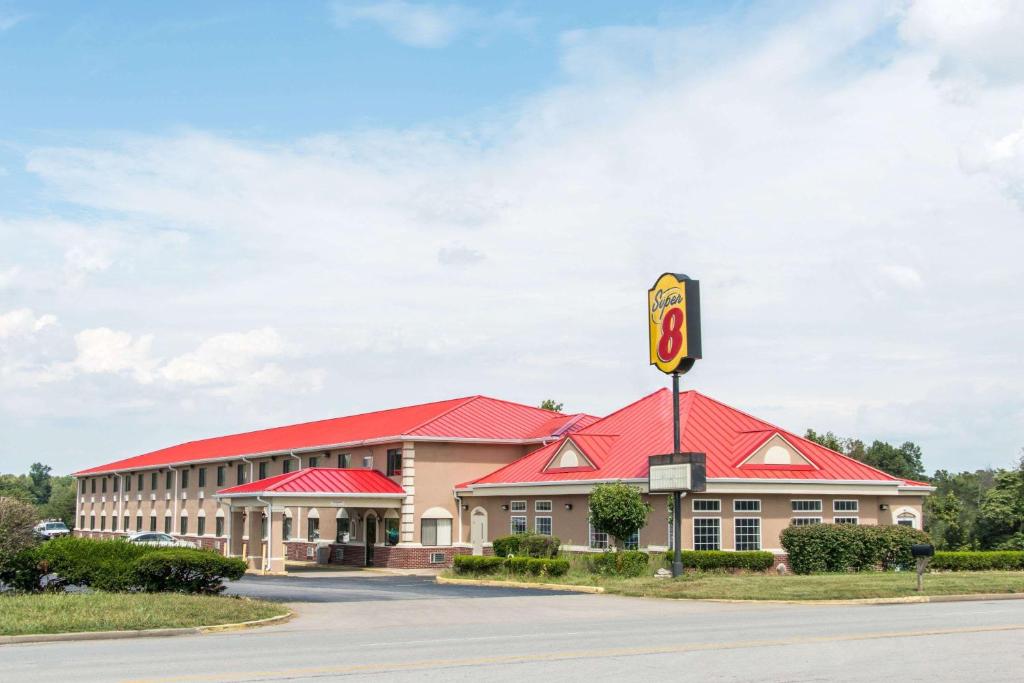 Super 8 by Wyndham Elizabethtown - image 4