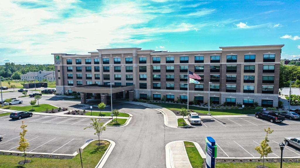 Holiday Inn Express & Suites - Elizabethtown North an IHG Hotel - main image